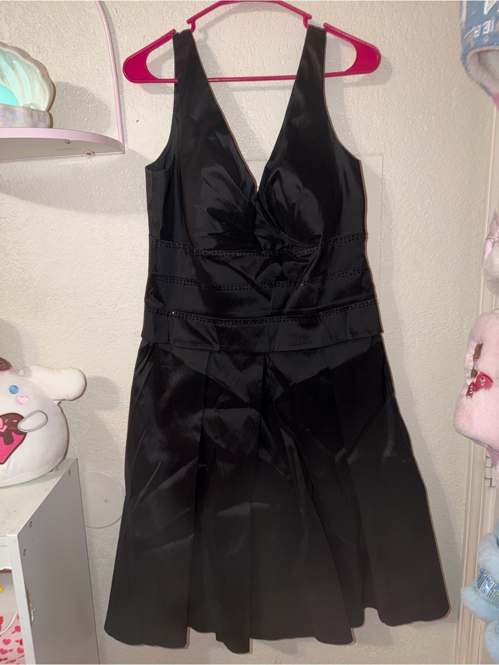 Classic Black V-Neck Sleeveless Dress